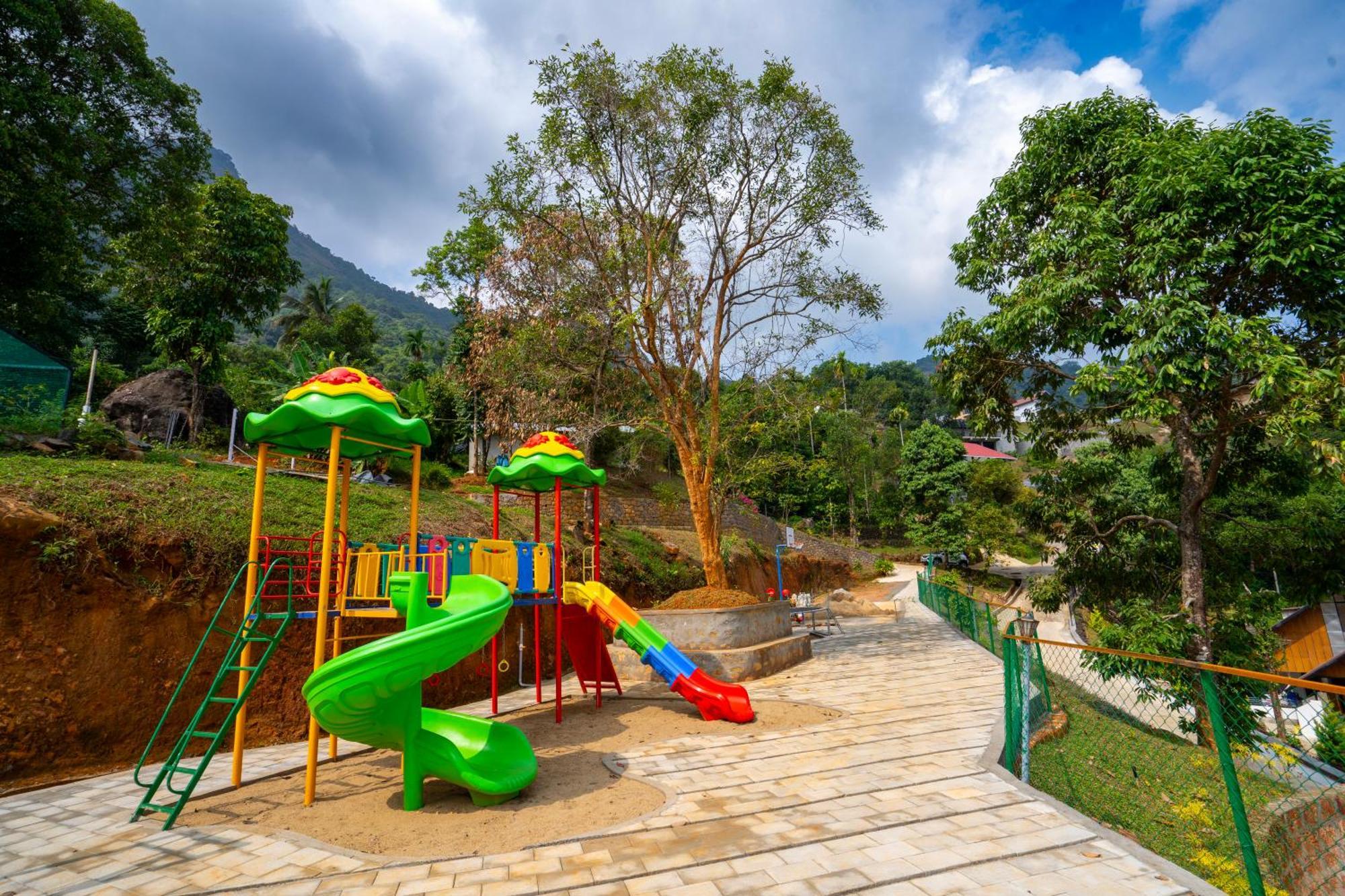 Karimb Resorts Vallikavungal Екстериор снимка