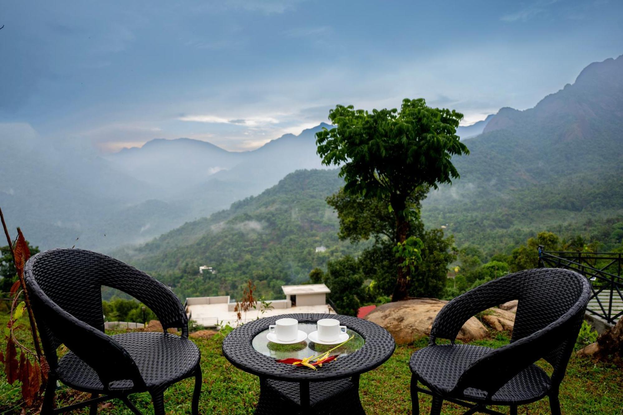 Karimb Resorts Vallikavungal Екстериор снимка