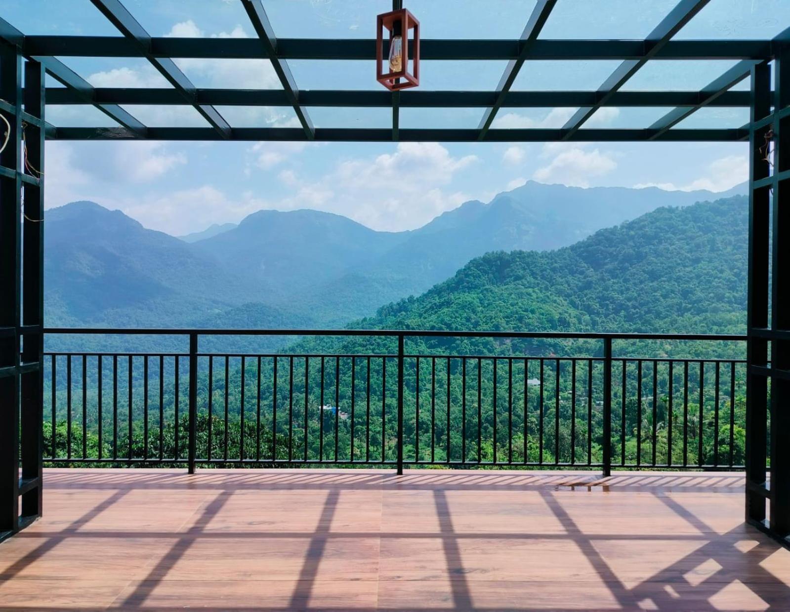 Karimb Resorts Vallikavungal Екстериор снимка