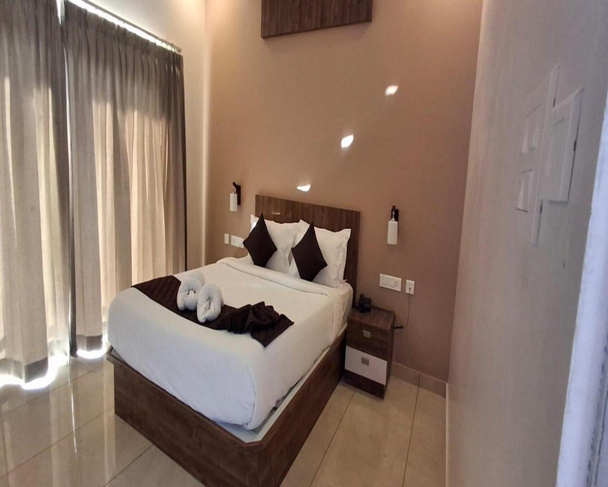 Karimb Resorts Vallikavungal Екстериор снимка